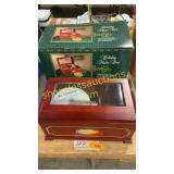 Holiday music box
