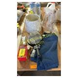 Paper towel holders, placemats, misc household