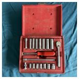 MAC 19 pcs 1/4" Drive Ratchet/Socket Set