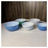 Pyrex Mixing/Nesting Bowls, Snowflake Garland