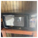 Magic Chef Microwave Oven MCD11E3B