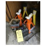 BOTTLE JACK, JACK STANDS, TIRE BAR & BATTERY