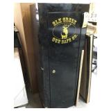 ELK CREEK METAL GUN CABINET (NO KEY)