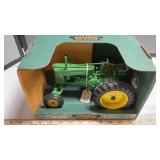 JD MODEL 'G' WIDE FRONT TRACTOR