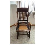 WOOD ROCKING CHAIR