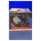 HOMETRENDS JUICE EXTRACTOR & G.E TOASTER