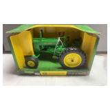 ERTL STYLED G TRACTOR 1/16 SCALE (NIB)