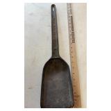 BURLINGTON ROUTE 1627 CASTIRON COAL SHOVEL