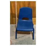 (5) PLASTIC KIDS CHAIRS