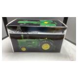 ERTL PRECISION CLASSICS J.D. MODEL 5010 TRACTOR