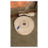 I-ROBOT ROOMBA VACUUM W/ CHARGER