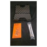 Gun case with lock and gun hanger hardware