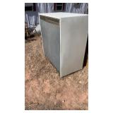 METAL CABINET W/KEY