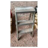 CHAIR & STEP LADDER