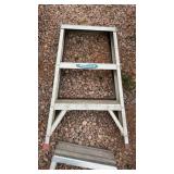 (2) WERNER 3' STEP LADDERS