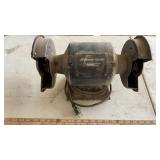 BLACK & DECKER 6' BENCH GRINDER (WORKS)