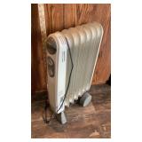 PATTON BRAND OIL SPACE HEATER, VAC & STAND