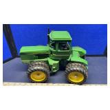 ERTLEJOHN DEERE ARTICULATING TOY TRACTOR