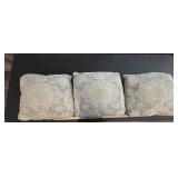 (3) pillows