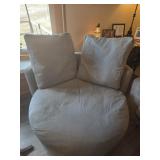Swivel lounge chair
