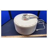 NESCO FOOD DEHYDRATOR /JERKY MAKER & TOTE