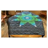 STAR QUILT (MEASURES 92in.x100in.)