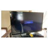 VIZIO 42' SMART TV W/ REMOTE