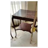 MAHOGANY TABLE MEASURES 20' X 20' X 30'T