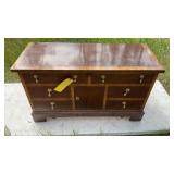 LANE CEDAR CHEST (NO KEY)