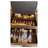 COMMUNITY CUTLERY SET W/ CASE