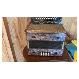 HOHNER ACCORDION