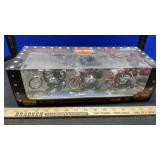 (8) 1:18 SCALE HARLEY DAVIDSON MOTORCYCLES