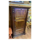 COASTER LIQUOR CABINET