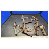 (4) VICTOR, NEW HOUSE, & TRIUMP TRAPS