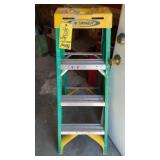 BLACK & DECKER WEED TRIMMER & 4' LADDER