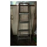 (5) FOOT STEP LADER