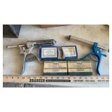 ASSORTED VAC. GUNS & BOXES W/ NEW NEEDLES