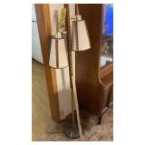 FLOOR LAMP & PLASTIC FLOWERS W/ VASES