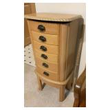 LADIES JEWELRY CHEST