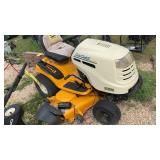 CUB CADET LT 1050 RIDING LAWN MOWER (RUNS GOOD)