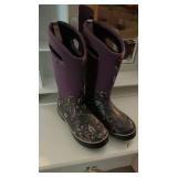 (2) PAIRS OF BOOTS AND GRAINGER GLOVES