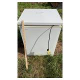 SMALL HISENSE CHEST FREEZER (NOT WORKING)