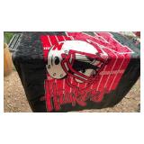 HUSKERS FLEECE THROW AND CHIEFS KIDS CHAIR