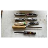 ASSORTED POCKET KNIVES & GUN RACK