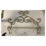 METAL HANGING RACK & LIGHT