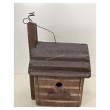 Log cabin bird house w/tin roof 8L x 9h