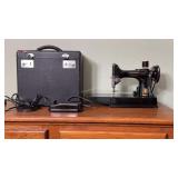 Vintage Singer Featherweight Sewing Machine 221