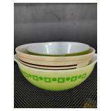 4 Pyrex bowls 5' diam to 10' diam