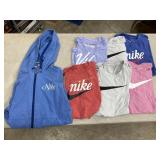 7 vintage Nike tee and sweatshirts