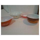 Pyrex Mixing Bowls and Casserole